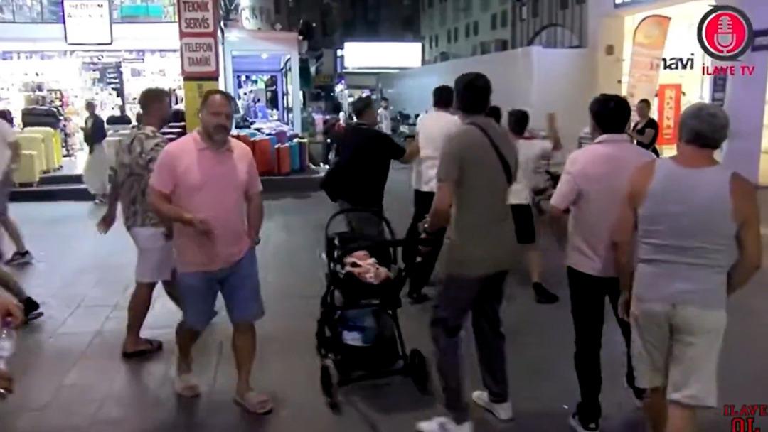 Atatürk e Ermeni deyince tokadı yedi! YouTube daki sokak röportajında linç girişimi... Kaçarak kurtuldu 5