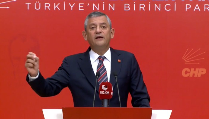 Son dakika | "AK Parti'ye kuruluş yıl dönümü hediyesi" demişti! Özgür Özel saat 12'de kameralar karşısına geçti: 'Mücahit Birinci' iddiası çok konuşulacak