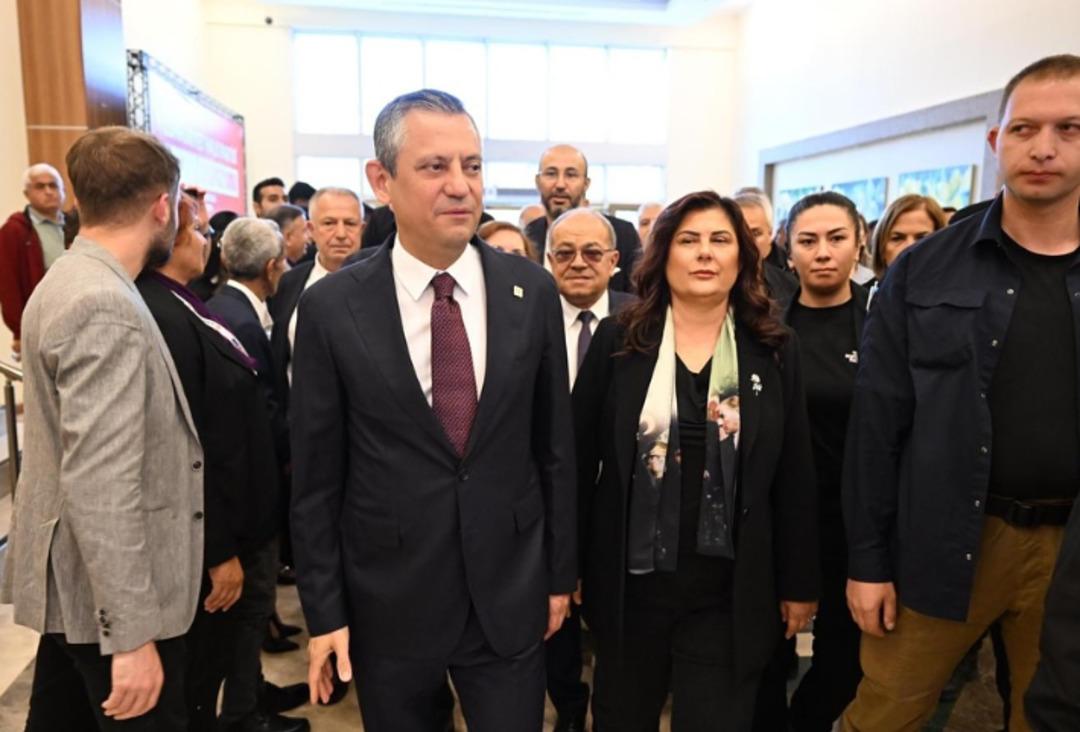 SON DAKİKA | Özlem Çercioğlu CHP den istifa etti! Özgür Özel konuşurken duyurdu 1