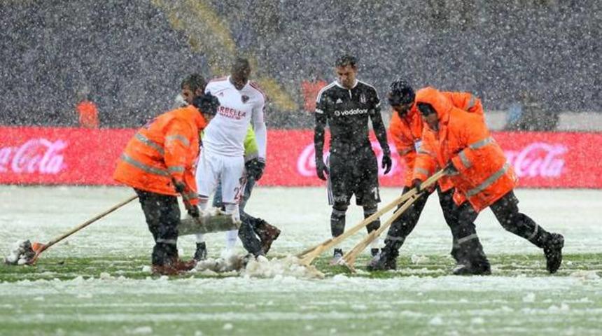 Beşiktaş - Mersin İdmanyurdu maçı tatil edildi