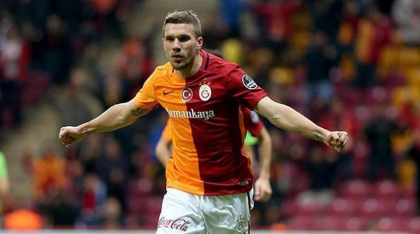 Podolski gideceği takımı a&ccedil;ıkladı