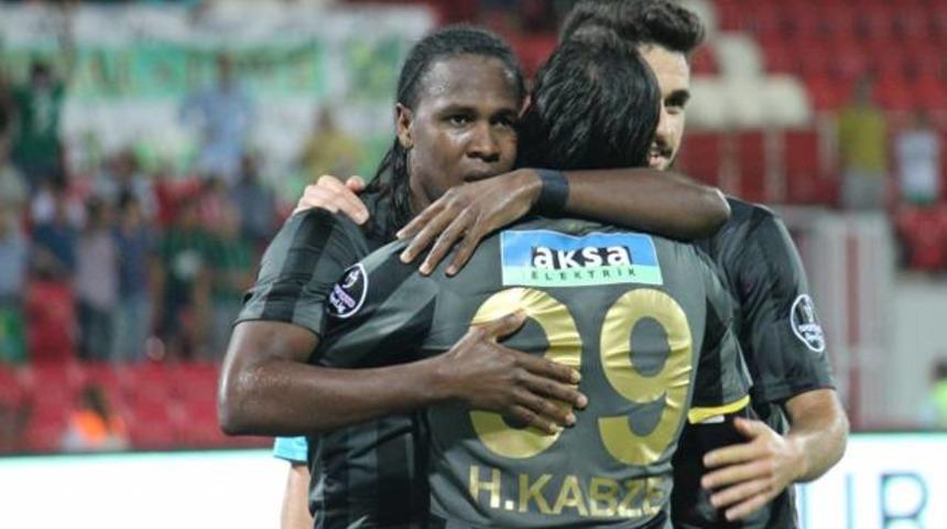 Rodallega: 'Sneijder'le oynamak isterim'