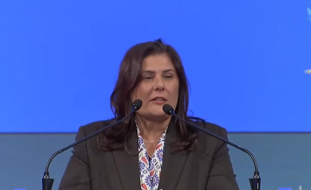 AK Parti ye katılan Özlem Çerçioğlu ndan ilk sözler: "Gerekirse tek tek açıklarım! Alnım ak başım dik" 1