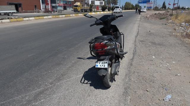 Kilis’te otomobil motosiklete çarptı: 2 yaralı 2