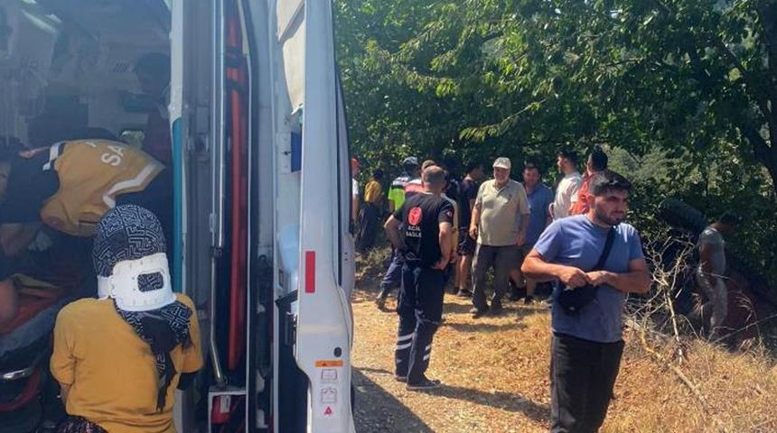 Fındık işçilerini taşıyan traktör devrildi: 4 yaralı