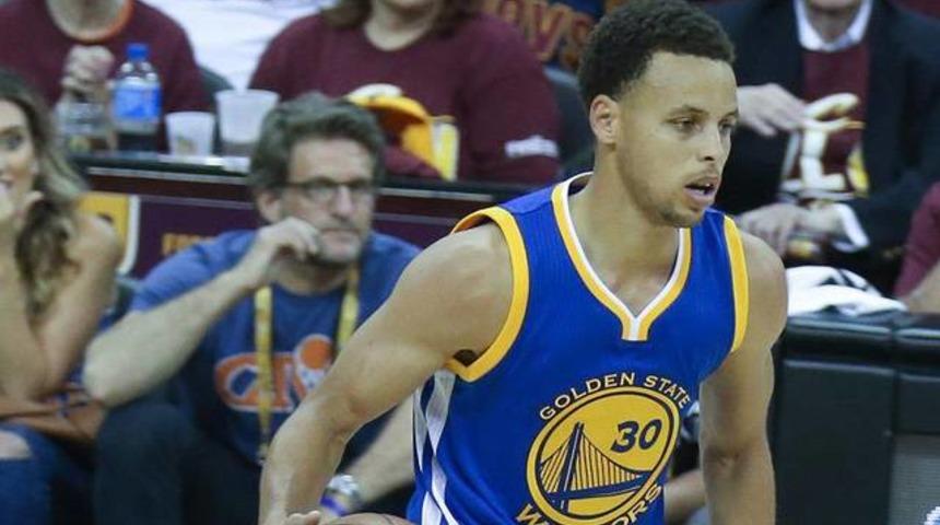 Curry şov devam ediyor