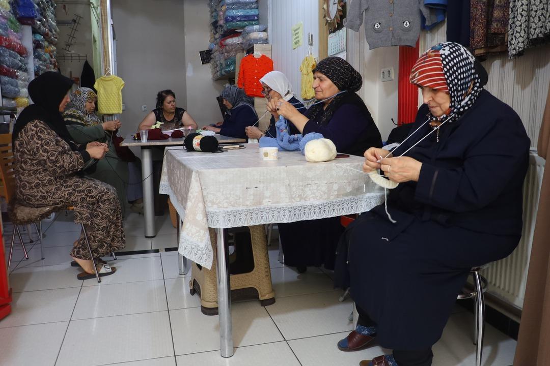 Tuhafiyeden doğan umut! El işi atölyesine dönüştü: Kadınların el emeği katkısı... 4