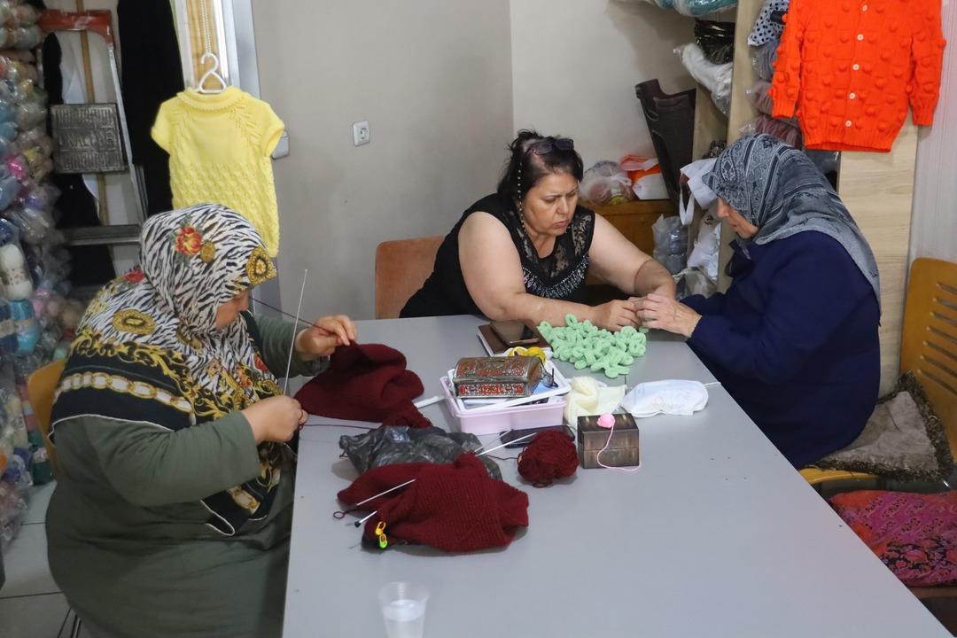 Tuhafiyeden doğan umut! El işi atölyesine dönüştü: Kadınların el emeği katkısı... 6