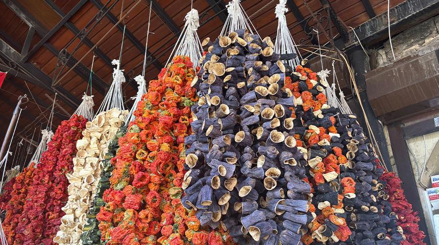 Lezzet ve renk şöleni başladı! Gaziantep'te yeni mahsul kurutmalıklar tezgahlarda: "Fiyatlar geçen yıl ile aynı"