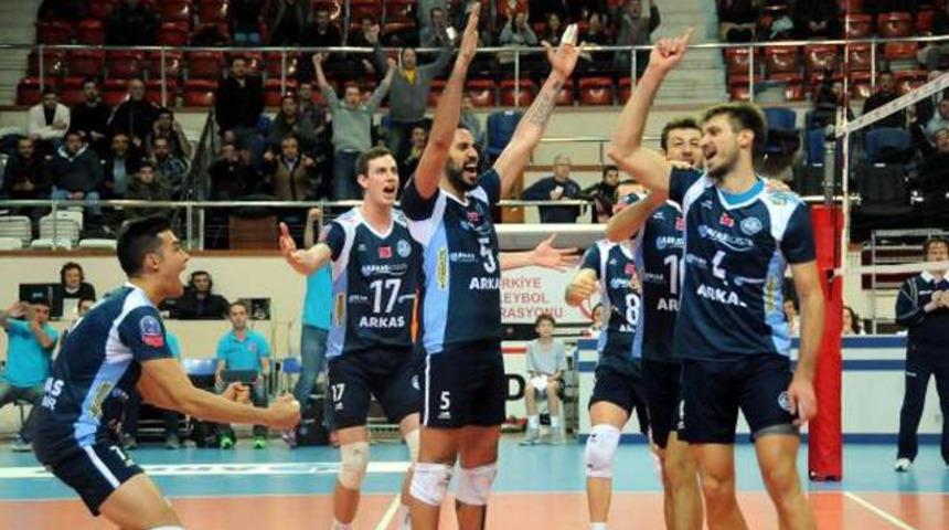 Arkasspor 2 - 3 Berlin Recycling Volleys