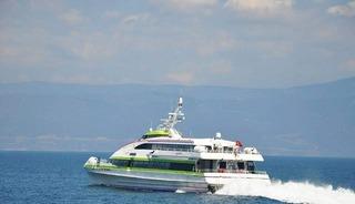Rüzgar ve fırtına Marmara'da deniz seferlerini aksatıyor