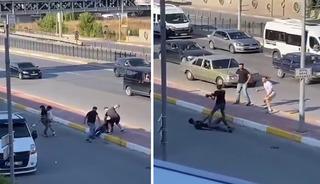 Trafikte çekiçli ve sopalı kavga kamerada