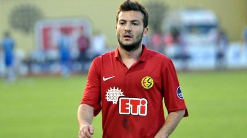 &Ouml;zg&uuml;r &Ccedil;ek Avrupa yolcusu