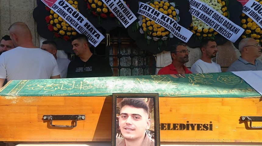 Çanakkale’deki kazada hayatını kaybeden iki genç Edirne'de toprağa verildi