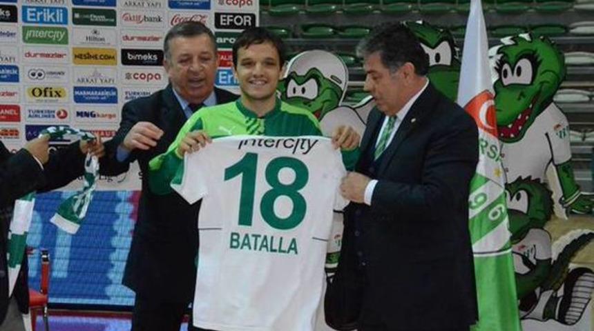 Batalla imzayı attı!