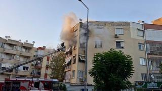 Antalya'da 5 katlı binada korkutan yangın