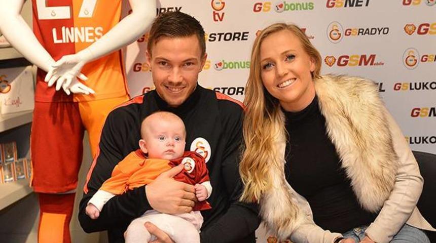 Martin Linnes imza dağıttı