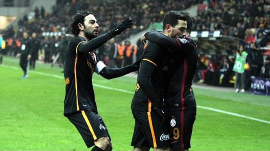 Sinan G&uuml;m&uuml;ş ile Sel&ccedil;uk İnan arasında ilgin&ccedil; diyalog!