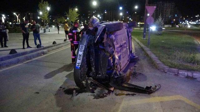 Malatya’da kontrolden çıkan araç yan yattı: 1 yaralı 5