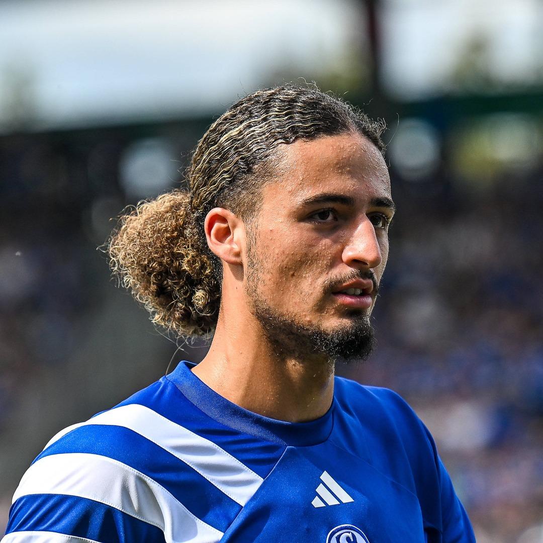 Beşiktaş yeni transferini açıklamak üzere! Taylan Bulut ve Schalke ile anlaşma sağlayan kartal oyuncuyu İstanbul a davet etti... 2