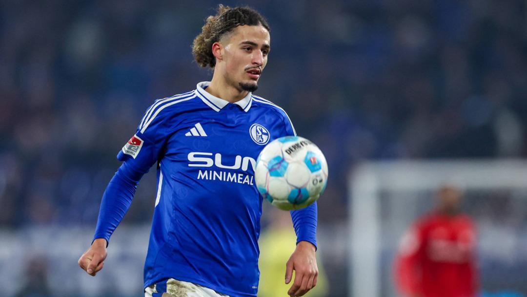 Beşiktaş yeni transferini açıklamak üzere! Taylan Bulut ve Schalke ile anlaşma sağlayan kartal oyuncuyu İstanbul a davet etti... 1