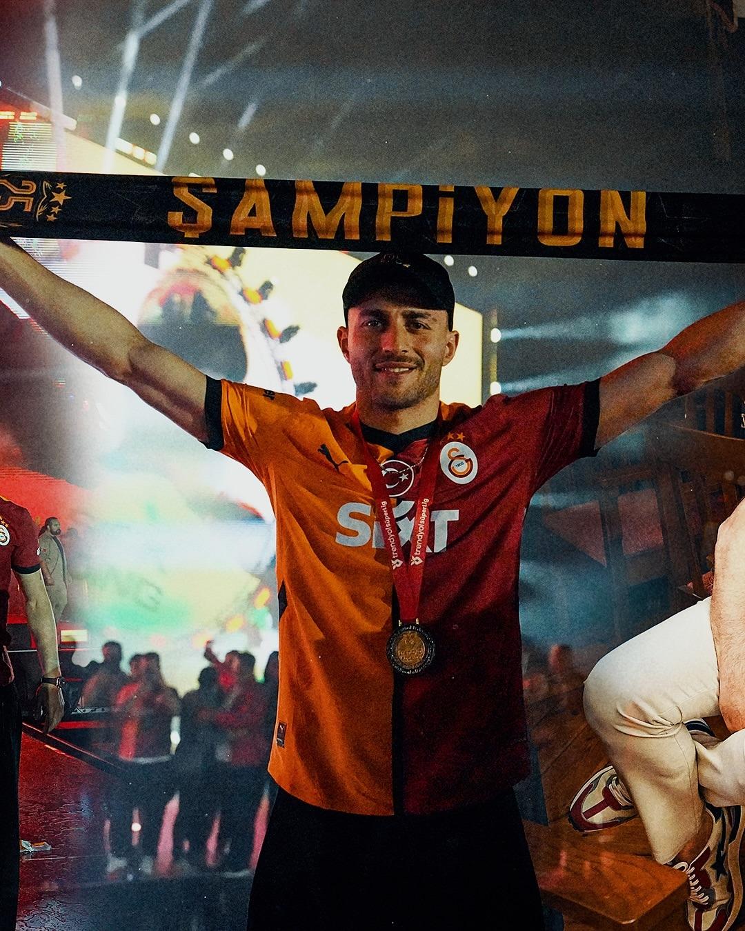 Galatasaray ın yıldız oyuncusu Barış Alper Yılmaz a Suudi Arabistan ekibi NEOM dan üçüncü teklif geldi! Neom Barış a yıllık 10 milyon euro teklif etti... 2