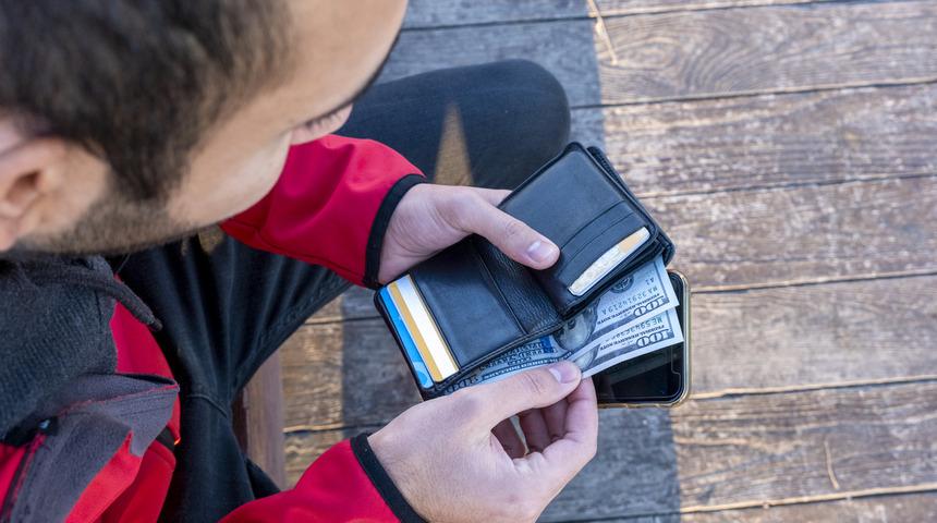 İşyerinde kaybettiği cüzdanını 11 yıl sonra buldu! Aklına gelmeyeceği yerden çıktı! 