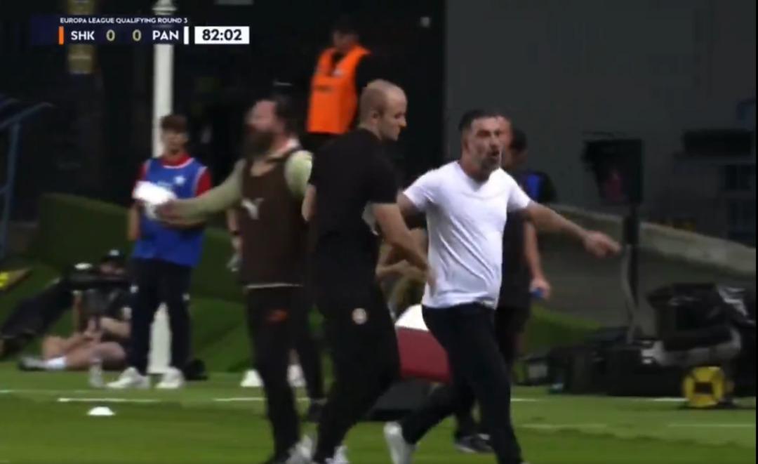 Shakhtar Donetsk Panathinaikos a elendi! Arda Turan kenarda çılgına döndü... Genç hocayı kırmızı kart da durduramadı 1