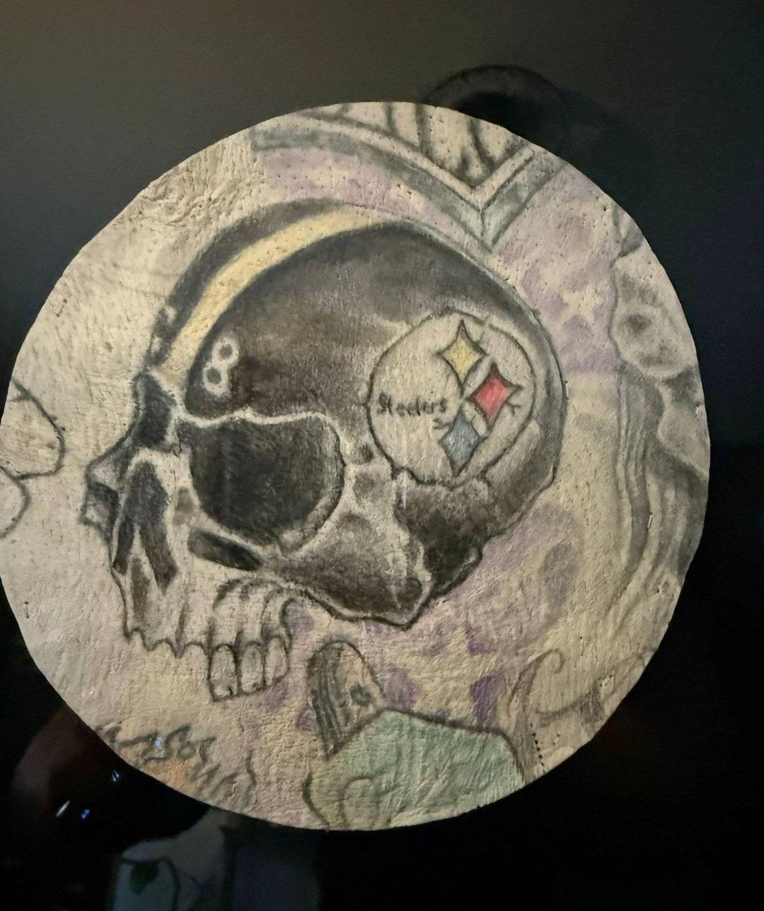 Ölen kocasının dövmesini saklamak için derisini kesip çerçeveledi! Duyanlar inanamadı! Nedeni ise... 2