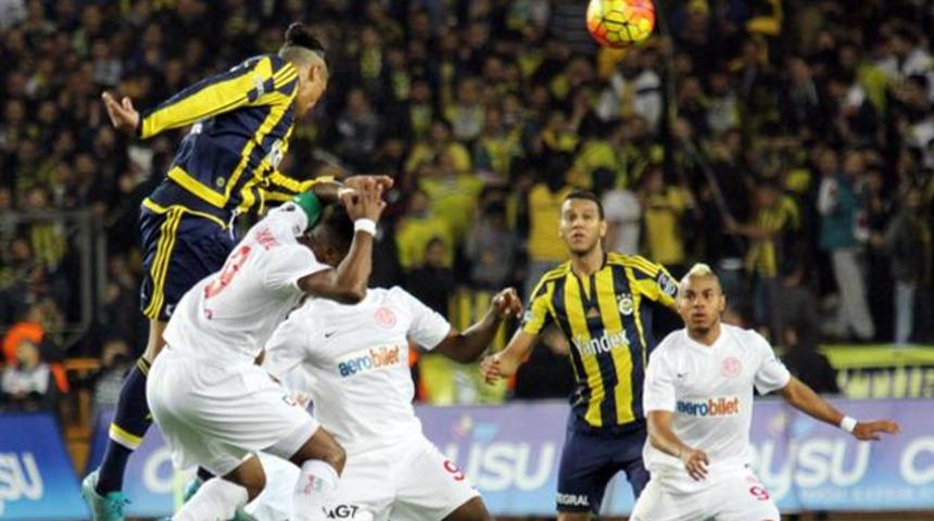 Antalya-Fenerbah&ccedil;e ma&ccedil;ında isyan ettiren olay