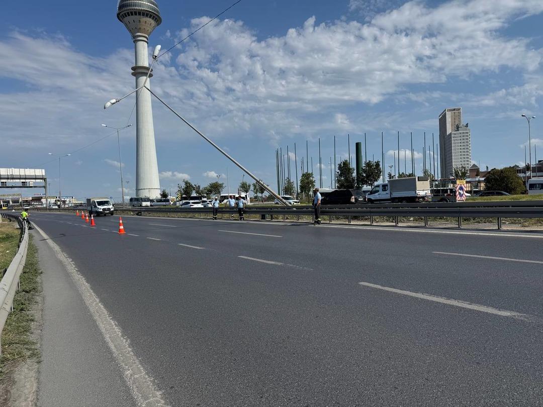İstanbul da şiddetli fırtına nedeniyle alabora olan tekne battı: 4 kişi kurtarıldı 4