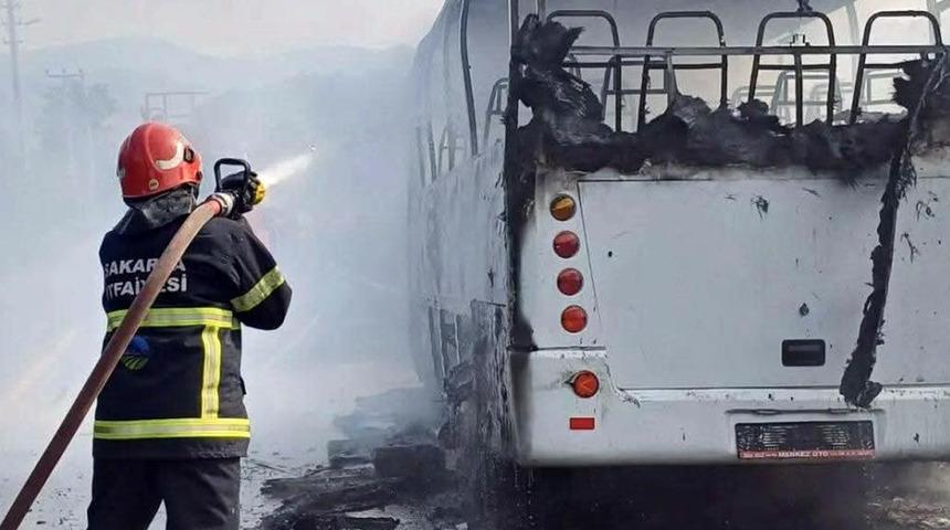 Sakarya’da işçi servisi alev topuna döndü