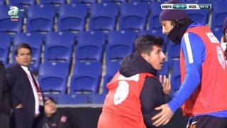 Emre Belözoğlu taraftarla tartıştı
