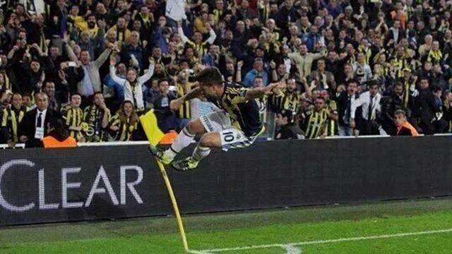 Diego Ribas bayrak direğini kırdı!