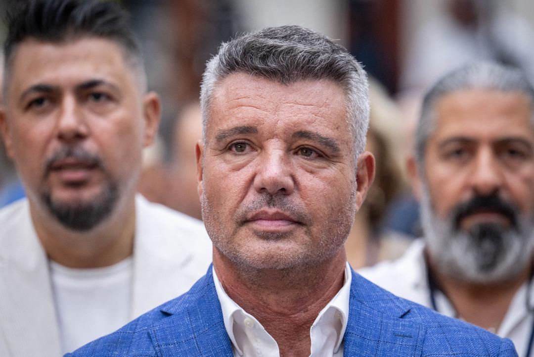 Fenerbahçe de Başkan Adayı Sadettin Saran seçim öncesi sahneye çıktı! Saran Fenerbahçe deki sorunun parayı yanlış kullanma olduğunu belirtti... 1