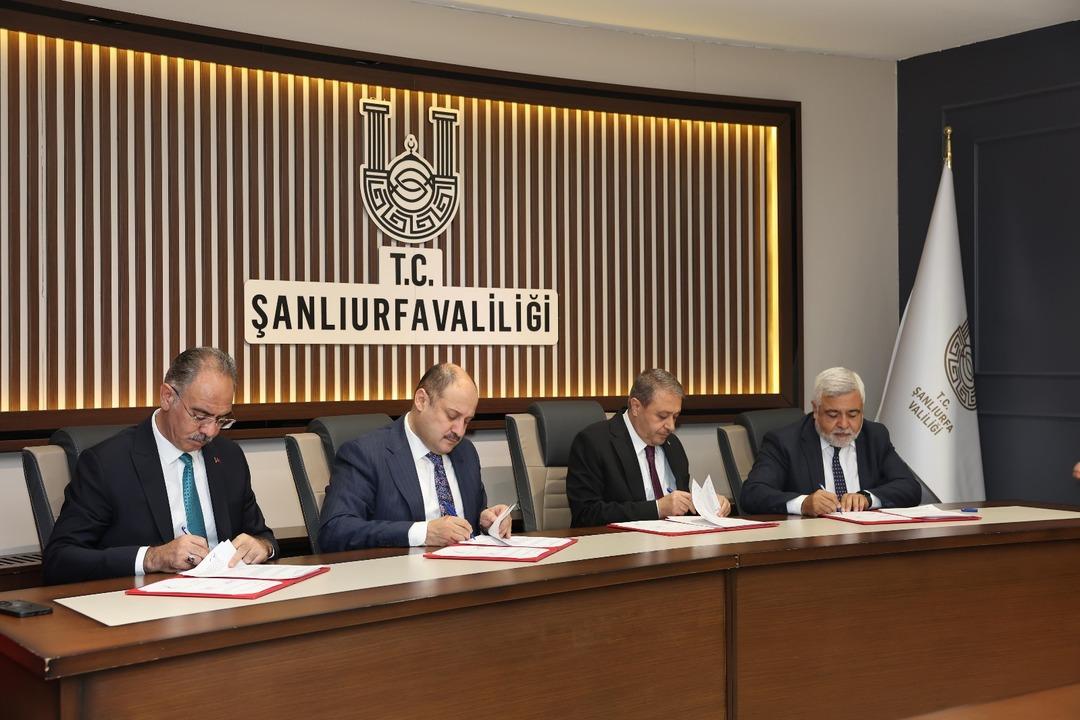 Şanlıurfa da tarihi sokaklar aydınlatılıyor! İmzalar atıldı: "Tarihi dokuyu geleceğe taşıyacağız" 1