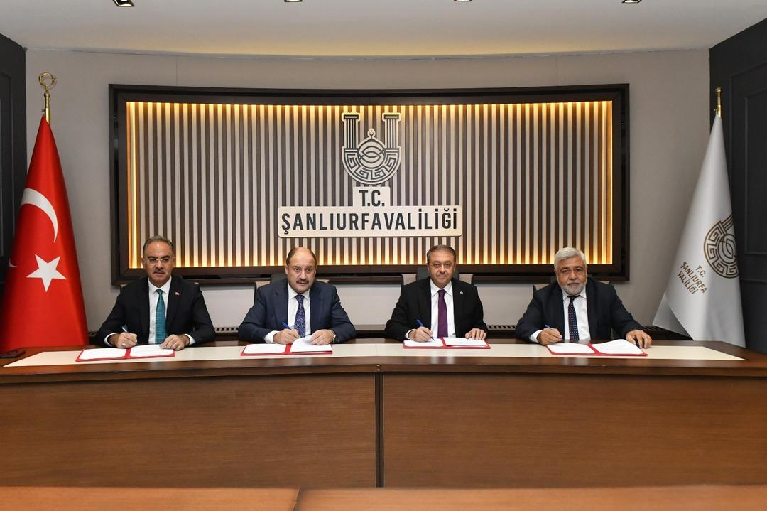 Şanlıurfa da tarihi sokaklar aydınlatılıyor! İmzalar atıldı: "Tarihi dokuyu geleceğe taşıyacağız" 2