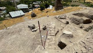 Elazığ'da Tadım Kalesi ve Höyüğü'nde yaklaşık 6 bin yıllık buluntular gün yüzüne çıkarıldı
