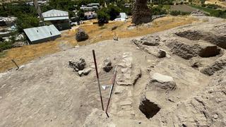 Elazığ'da Tadım Kalesi ve Höyüğü'nde yaklaşık 6 bin yıllık buluntular gün yüzüne çıkarıldı