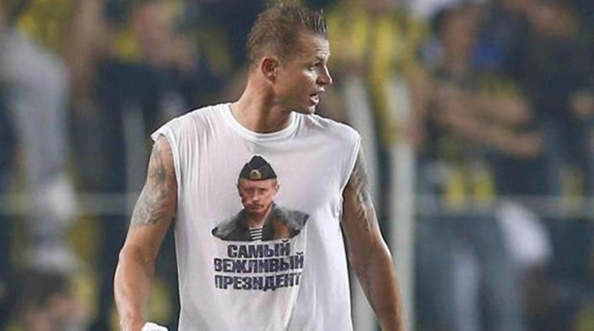 Rus futbolcudan olay yaratan tişört!