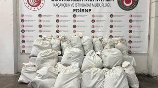 Kapıkule'deki iki operasyonda 245 kilo 932 gram esrar ele geçirildi