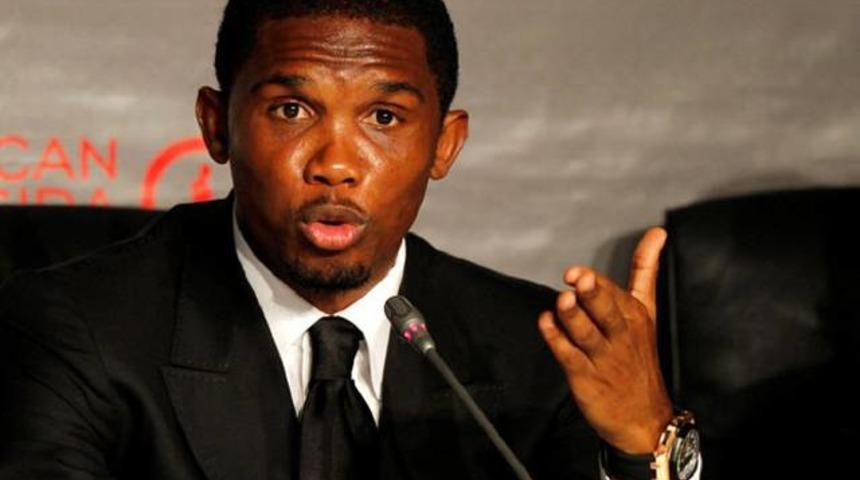 Eto'o'yu havaalanında bağladılar