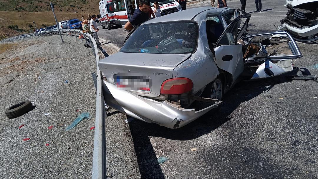 Erzincan da kahreden kaza! 3 ölü çok sayıda yaralı var 1