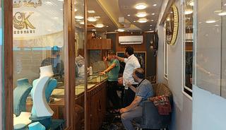Adana’da kuyumcuda dehşet: Çalışanları vurup 1 kilo altın çaldılar!