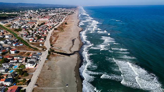 Sahillere kırmızı bayrak asıldı! Denize giriş yasaklandı