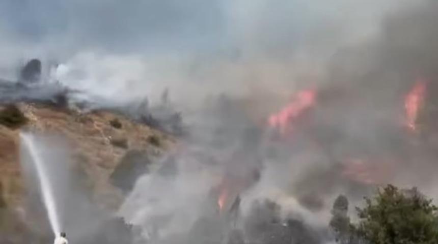 Sivas’ta ağaçlık alanda yangın çıktı, ekiplerin müdahalesi sürüyor