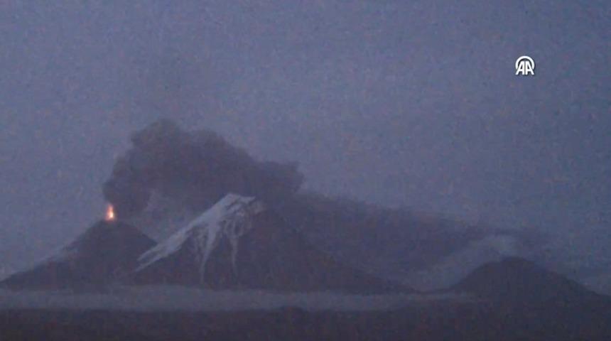 Deprem olunca Kamçatka'daki Klyuchevskoy Yanardağı faaliyete geçti!