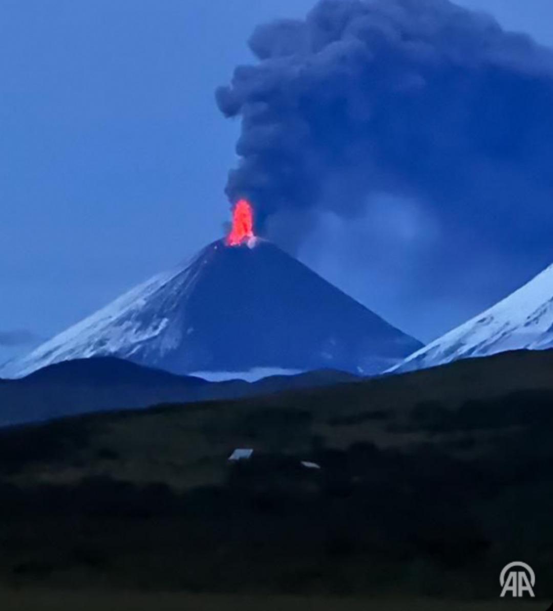 Deprem olunca Kamçatka daki Klyuchevskoy Yanardağı faaliyete geçti! 1