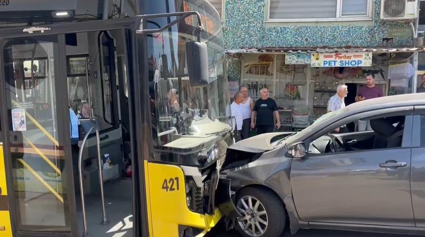 Otomobil, belediye otobüsüyle çarpıştı: Çok sayıda yaralı var!