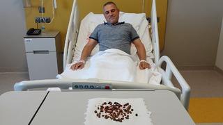 Doktorları şaşkına çeviren vaka: Adamın böbreğinden 100'e yakın taş çıktı: Sağ böbreğin tamamı taşla doluydu